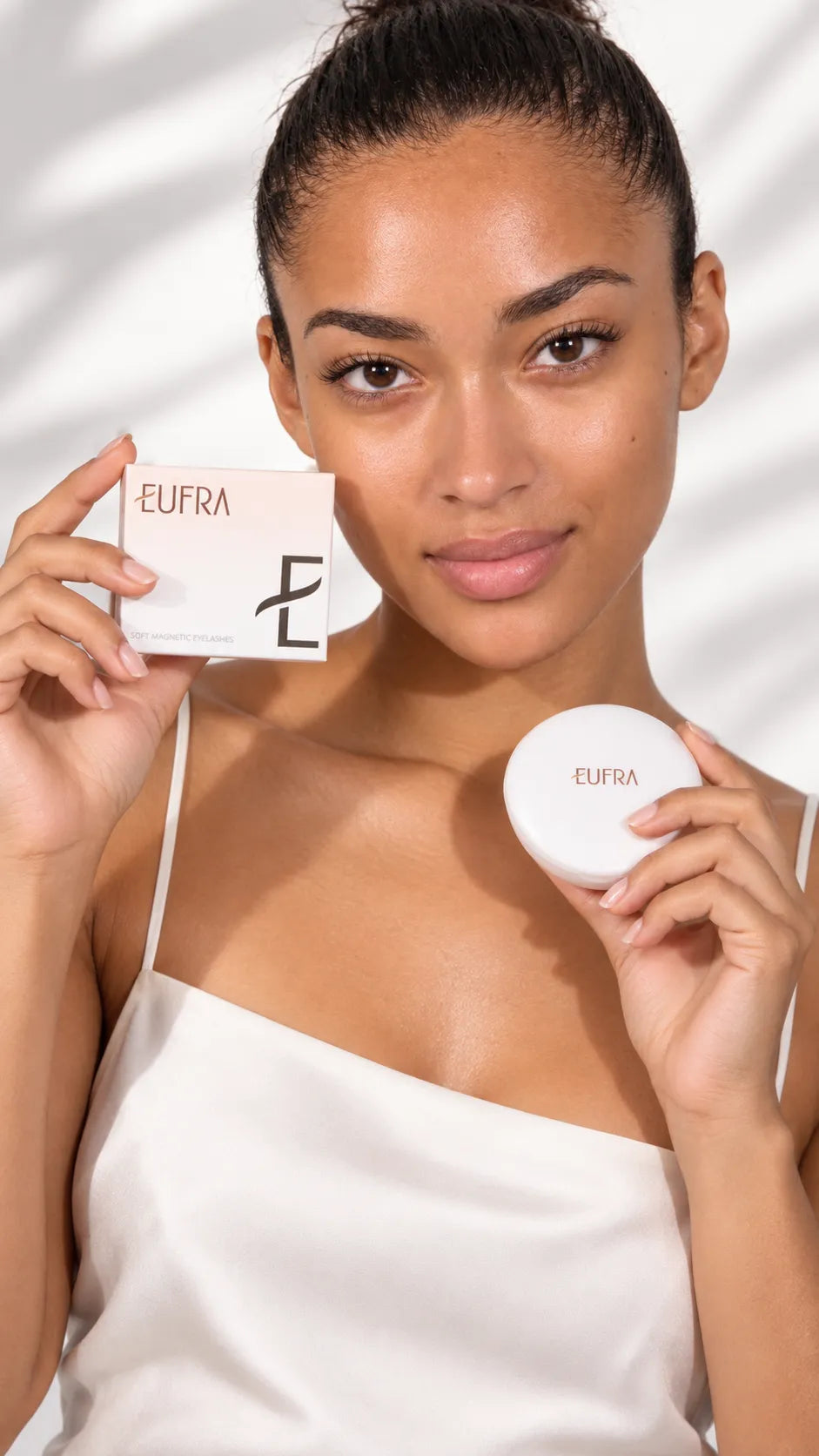 Model with the Eufra lash box and storage case