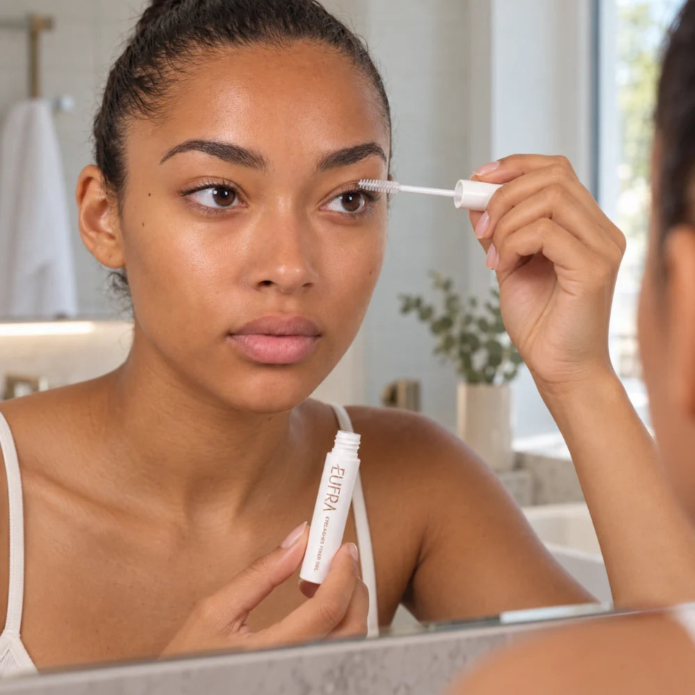 Eyelash Fixer aanbrengen voor de spiegel
